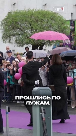 Прибывших артистов в Читу встретили с хлебом и солью