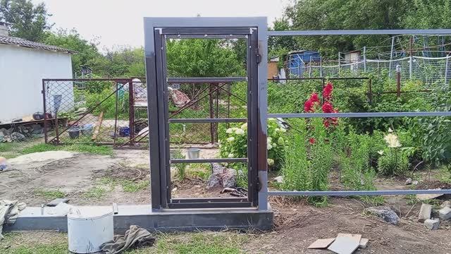 Сварил калитку в рамочке и установил её . И видео сделанных калиток .