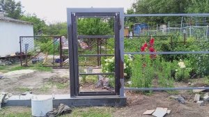 Сварил калитку в рамочке и установил её . И видео сделанных калиток .