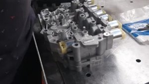 УСТАНОВКА НОВОГО КОМПЛЕКТА соленоидов и теплообменник  сборка АКПП 6F35 FORD .
