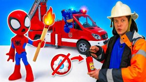 Опасная игра со спичками! Игрушки устроили пожар. Саша тушит огонь и учит безопасности