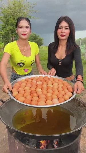 Потрясающий рецепт приготовления яичницы-глазуньи во фритюре.