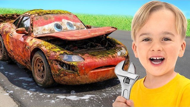 Влад и Ники реставрируют игрушечную машинку Молния Маккуин