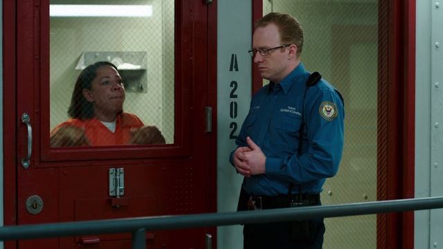 Оранжевый — хит сезона 6 сезон 2 серия «Грядёт буря дерьма» (сериал, 2018)