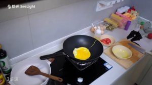 В Китае бесплатно раздадут  роботов-слуг, которые умеют готовить и убираться в доме