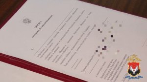 В Удмуртии сотрудники полиции вручили российский паспорт участвовавшему в СВО уроженцу Узбекистана