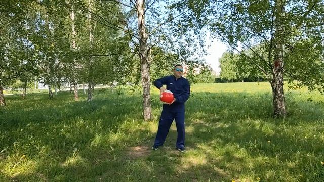 Упражнения с шаром Тайцзи весом 1.5 кг в ландшафтном парке Митино (2)