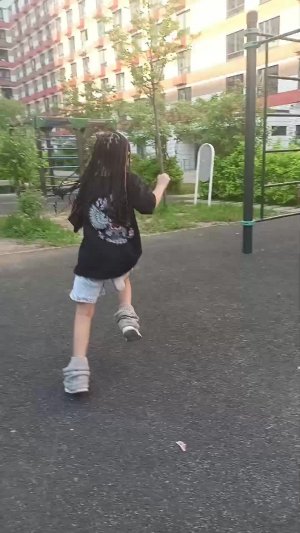 р
