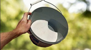 Сделал из ведра классное приспособление и сэкономил большую сумму денег