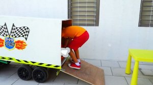 Влад и Никита делают гигантскую футболку