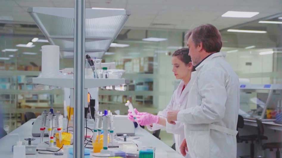 В Сириусе представили первую в мире рекомбинантную вакцину от аллергии на березу и кошек