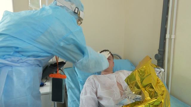 В Каменске-Уральском проверили готовность экстренных служб к борьбе с опасными инфекциями.