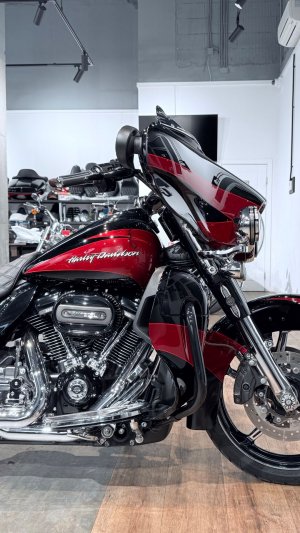 2017 HD CVO Street Glide Special Starfire Black Atomic Red 22K (VIN 5HD***1335)