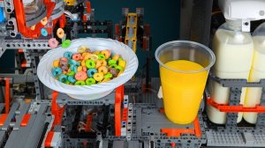 Строим фабрику завтраков LEGO...