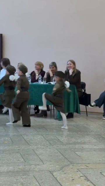 Раз два Левой...