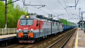 3ЭС4К-034 «Дончак» с грузовым поездом следует через станцию Капитолово