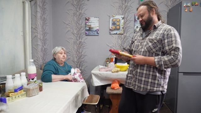 Пенсионерка потратила пенсию на продукты но всё купила сама Что она купила из продуктов? смотреть онлайн