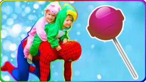 Вредные детки и Гигантские Чупа Чупсы! Слишком много конфет Видео для детей