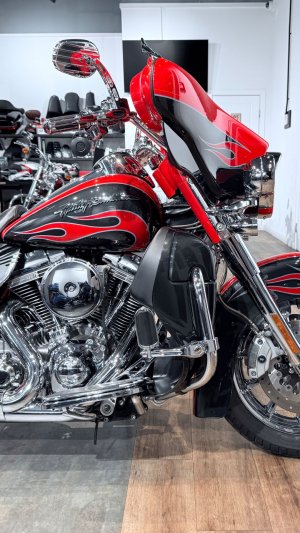 2010 HD CVO Ultra Limited 110 FireFighters' Edition II (VIN 5HD***3302)