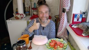 Обед с Цецилией. Спасибо за донат. Мужская красота. Мукбанг. Обжор. Еда на камеру. Диета. Шизофрения