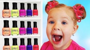Диана делает себе маникюр💅