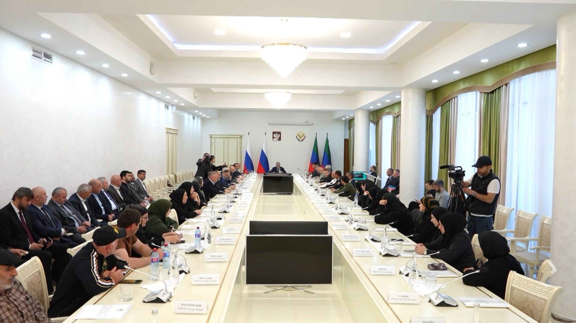 Секретарь Совбеза Дагестана встретился с родными участников СВО