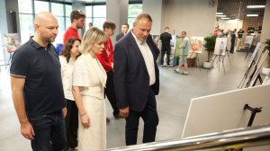 Пётр Толстой открыл выставку плакатного искусства «Время смыслов» в госпитале им. Н. Н. Бурденко