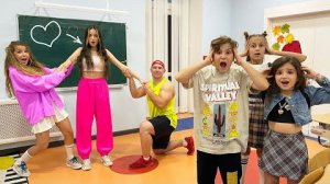 НОВЕНЬКАЯ ВЛЮБИЛАСЬ В КАМИЛЯ？ АМИНА ПРОТИВ! САМЫЙ СИЛ