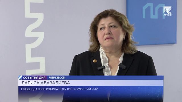 Сотрудники Избиркома КЧР провели подросткам экскурсию по модели избирательного участка