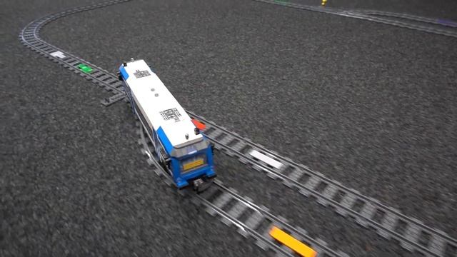 Automated LEGO trains directed with Pybricks смотреть онлайн