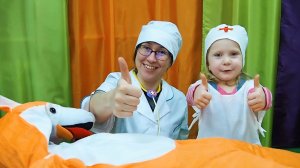 Играем в доктора. Лиса объелась конфет
