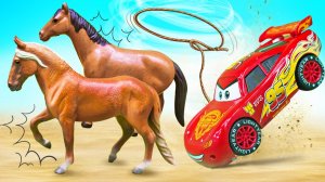 Сможет ли Молния Маквин поймать лошадей? Весёлое видео для детей 🐎⚡