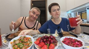 Мукбанг ФЭЙЛ или ШЕДЕВР?! В Интернете всё ВРУТ! Разгорелся жаркий СПОР из-за салат! Семейный ужин