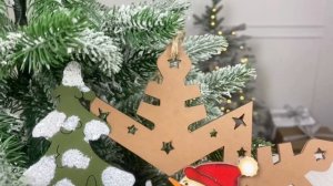 Ёлочная игрушка СКАЗОЧНОЕ МГНОВЕНИЕ - СНЕЖИНКА СО СНЕГОВИЧКОМ, дерево, 24 см, 52-1334-2