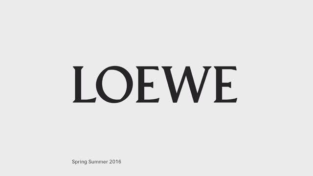 Показ женской коллекции Loewe весна-лето 2016