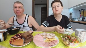 Мукбанг день не задался, настроения НЕТ, Вован пытается меня ПОДБАДРИВАТЬ! Семейный обед в России