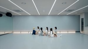 NMIXX 'Heavy Serenade' Dance Practice