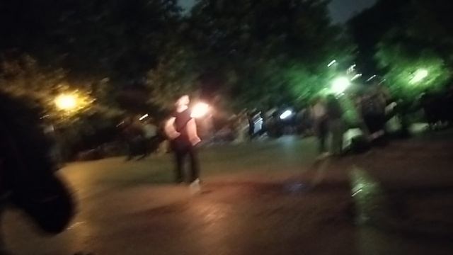 чел чихает огнём(вроде бы я не помню тут ли это?)