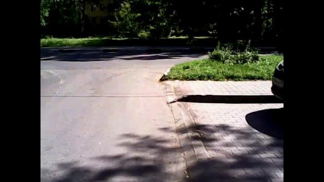 Тотально-слепой человек успешно ищет машины по их маркам и цвету.