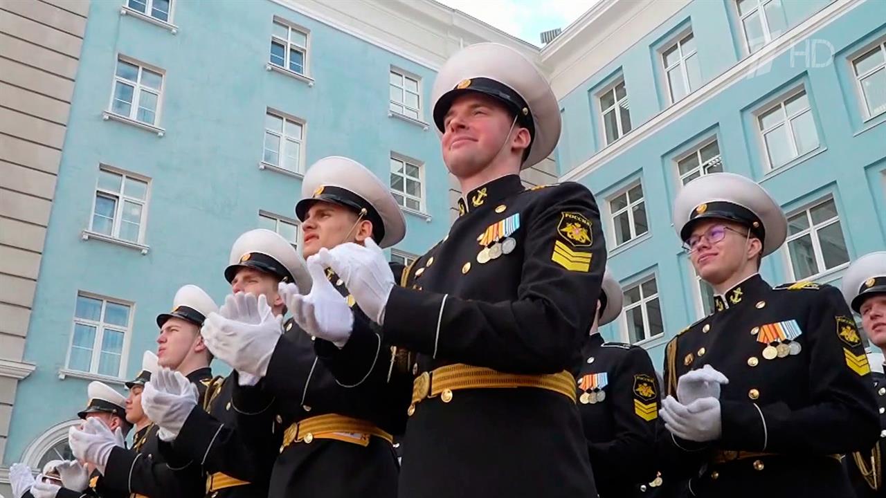 Последний звонок прозвенел для выпускников-нахимовцев.