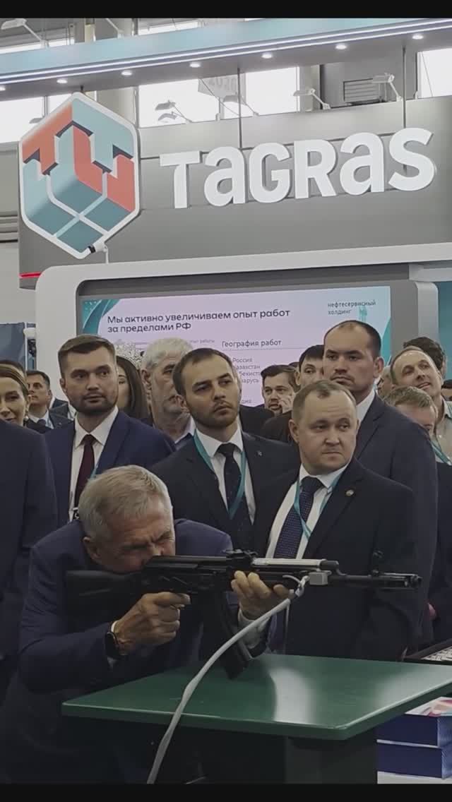 Глава Татарстана Минниханов продемонстрировал отличные навыки стрельбы KazanForum 2026