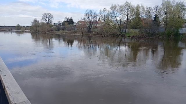 Набережная реки Клязьма во время половодия в парке Меленки