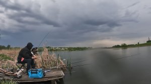 Рыбалка. Карась в грозу.