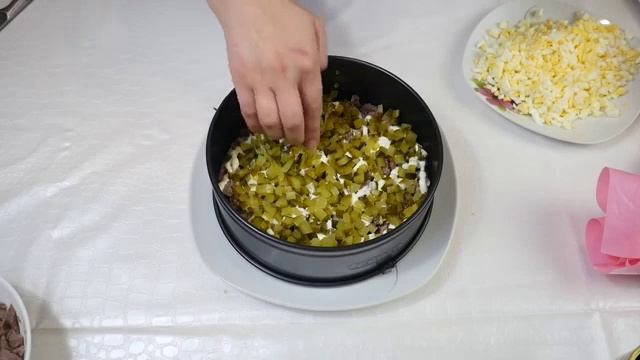 Вкусный салат Чёрный Принц для праздничного стола. Обзор приготовления и РЕЦЕПТ.. смотреть онлайн