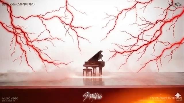 Stray Kids
MIRROR MAZE
