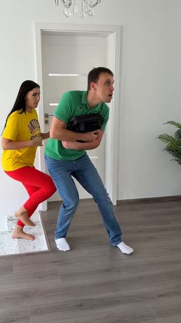 Он думал, что его никто не видит — Funny Family