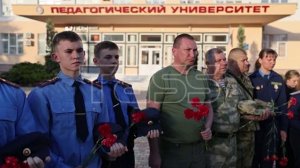 Акция памяти о жертвах обстрела Старобельского колледжа в Луганске