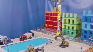 Игрушечный кран падает на стройплощадку 🏗️💥 Видео для детей