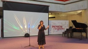 Всё стало вокруг голубым и зелёным. (Ю. Милютин, Е. Долматовский). Исполняет Маргарита Котельникова.
