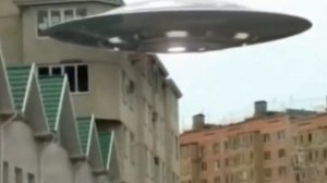 Как думаете правда об НЛО? Обратите внимание на людей, тень от объекта, на многое можно обратить вни